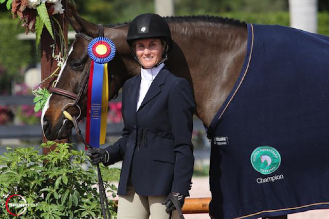 Candyland and Hope Smith in their championship presentation © Sportfo