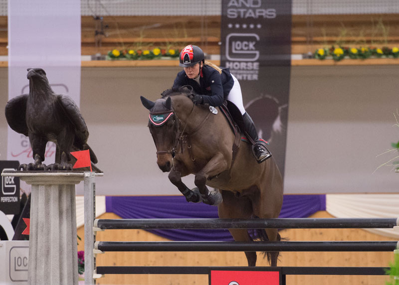 Beim GLOCK`s Indoor Opening in Treffen (K) haben sich MAGNA RACINO und Team Fixkraft Reiterin Stefanie Bistan und Nachwuchspferd Campino schon gut eingesprungen und wir hoffen natürlich, dass auch beim Heimturnier einige Platzierungen möglich sind © Mini Schäbel