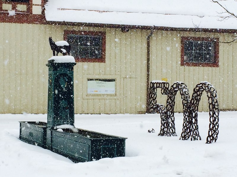 Winterstimmung in Marbach: Treffpunkt für Gestütsführungen ist am Stutenbrunnen im Innenhof © Claudia Gille