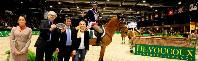 Die strahlende Siegerin des Devoucoux Indoor Derby 2015 heißt Karim Laghouag © ChristopheBricot/CEB