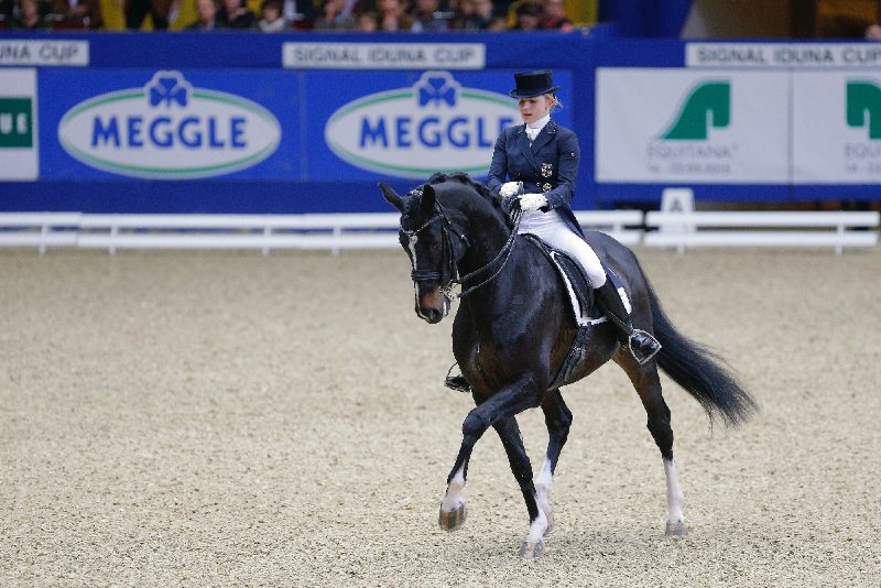 Jenny Lang auf Loverboy, Siegerin der Grand Prix © www.sportfotos-lafrentz.de