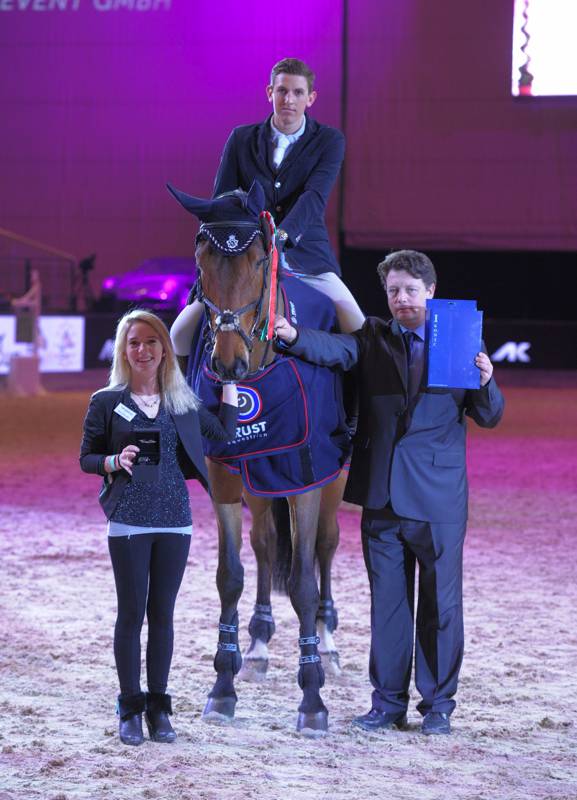 Der EY Cup Sieger Marcel Braig (GER) mit Jennifer Göllner und Thomas Kreidl. © Fotoagentur Dill