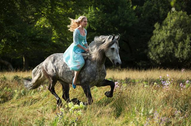 Cinderella startet am 12.März auch in unseren Kinos! © Disney Enterprises, Inc. All Rights Reserved