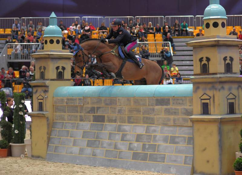 Luca Coata (ITA) flog mit seinem Carito fehlerfrei über die 2,10 m hohe Mauer. © Fotoagentur Dill