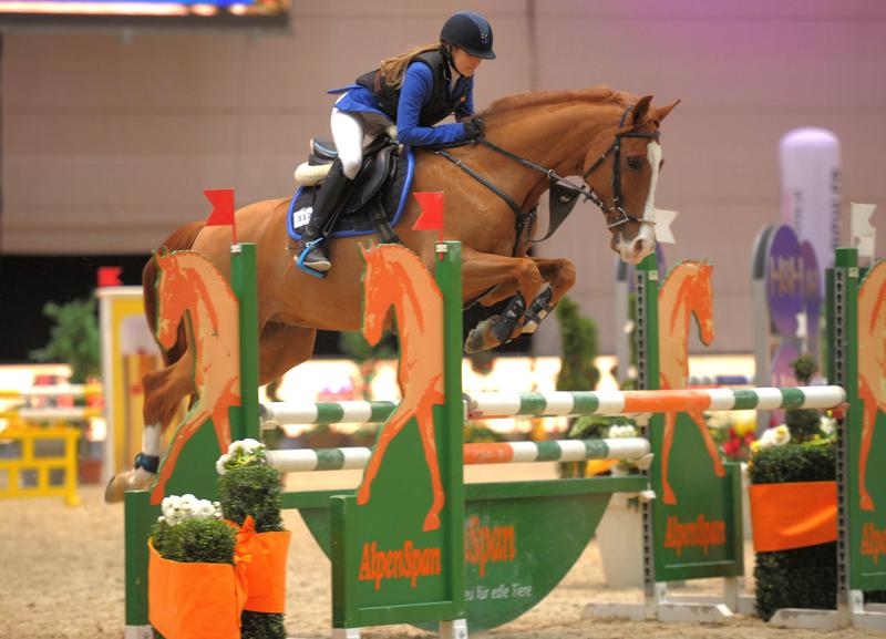 Mit viel Übersicht ritt Sarah-Denise Fink (AUT/St) mit Lucky auf Platz eins der Alpenspan Small Amateur Tour. © Fotoagentur Dill