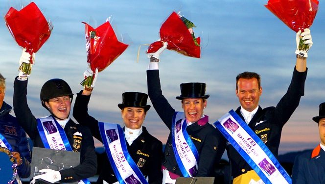 Das Deutsche Team siegte beim FEI Dressage Nations Cup™ 2015 in Vidauban: (v.l.n.r) Sanneke Rothenberger, Victoria Michalke,