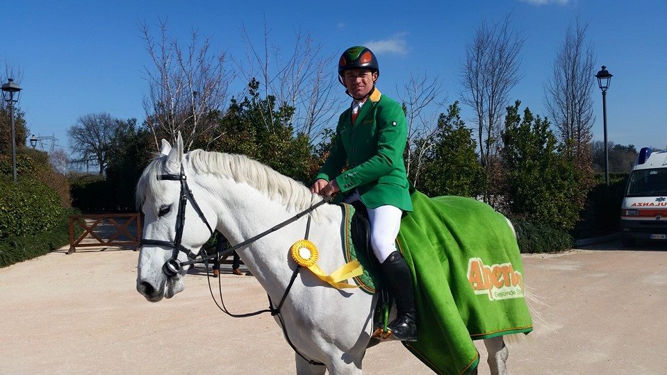 Gianni Govoni siegt beim Grand Prix im Horses Riviera Resort (ITA) mit dem KWPN-Hengst Bobolensky © Privat