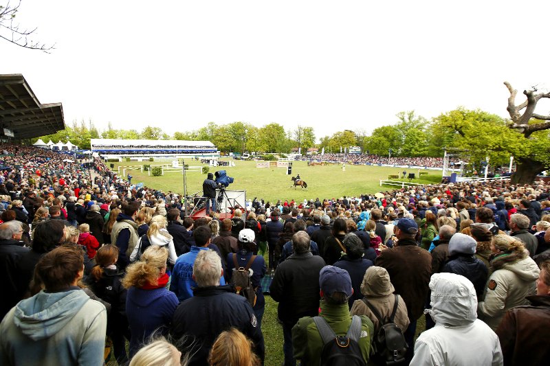 Vollbesetzt - das Springstadion im Derbypark. © Hellmann