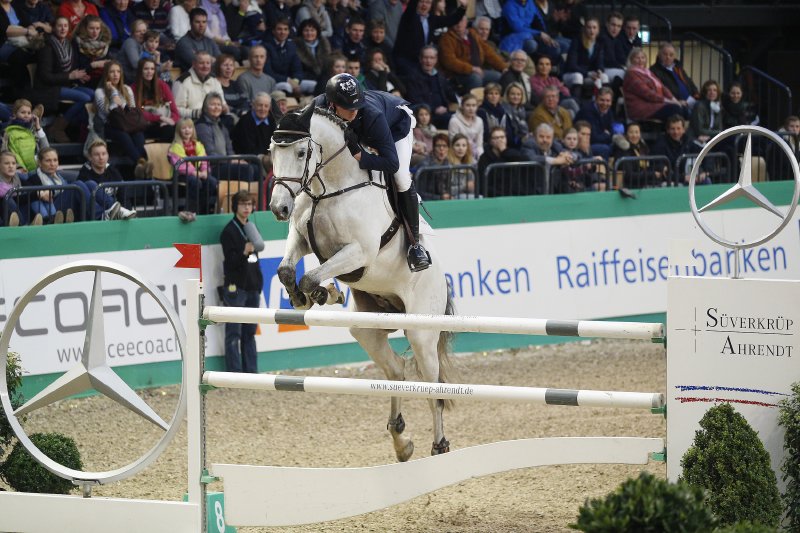 Gewann nach 2013 zum zweiten Mal den Mercedes-Benz-Cup von Süverkrüp + Ahrendt in Neumünster: Felix Haßmann mit Cayenne WZ. © Stefan Lafrentz