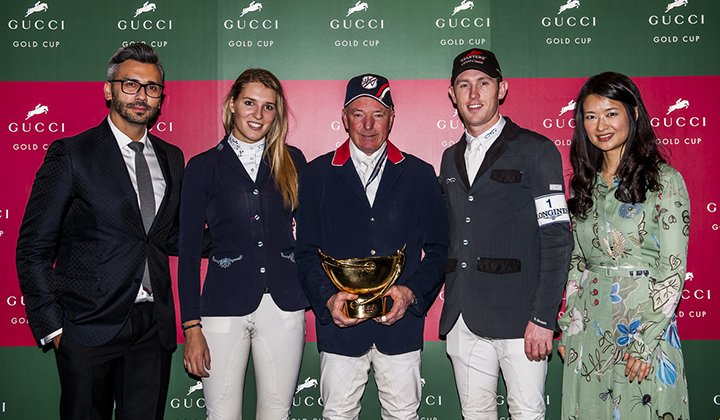 Das Podium im Gucci Gold Cup blieb dank Jessica Mendoza (2.Pl), John Whitaker (1. Pl) und Scott Brash (3. Pl) fest in britischer Hand. © LHKM