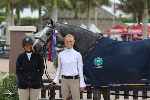 Iconic in his championship presentation with Amanda Lyerly and Kelly Bauernschmidt. © Sportfot