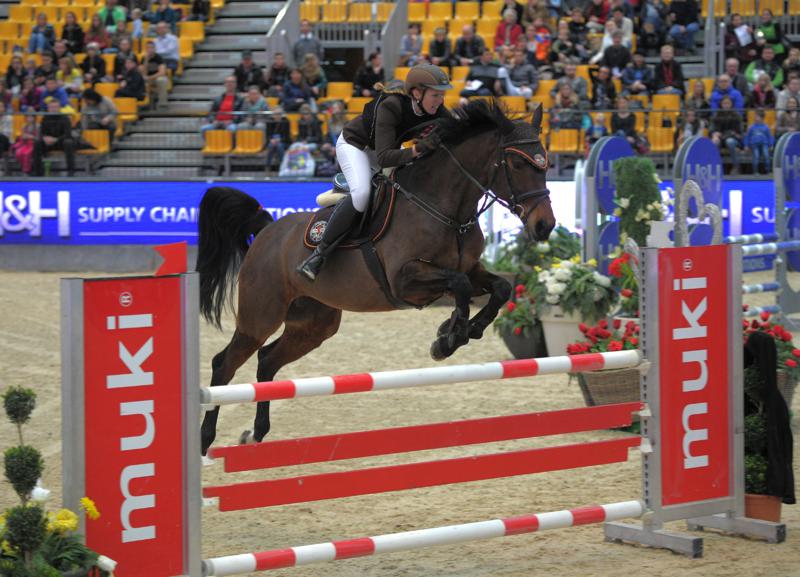 Die einzige fehlerfreie Runde in der Small STY Jumping Competition bescherte Nicole Mossier und ihrer Caprice den Sieg! © Fotoagentur Dill