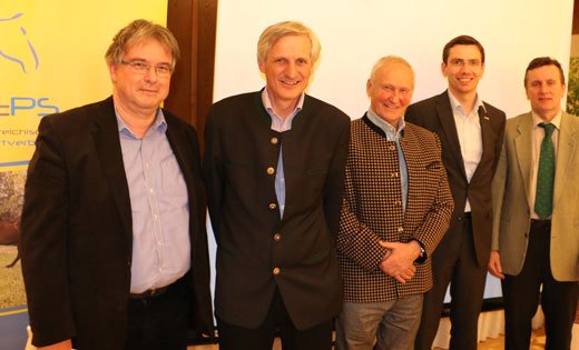 OEPS-Vizepräsident Gerold Dautzenberg (Bildmitte) organisierte wie schon im Vorjahr eine Info-Tour mit Experten aus