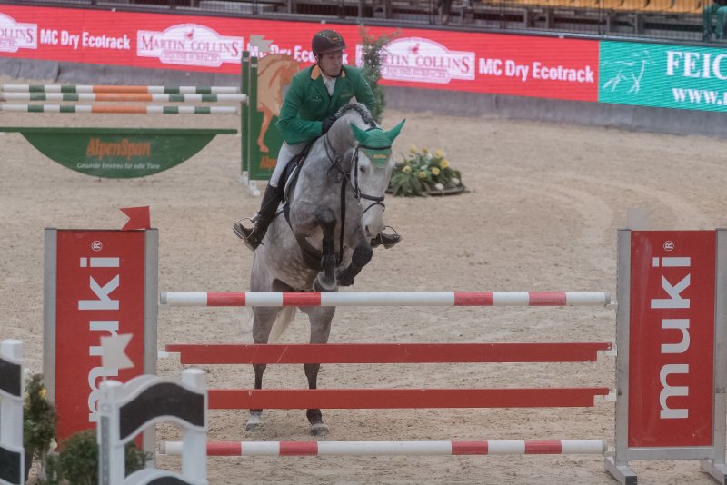 Gerfried Puck (Reitstall Bergmühle) spielte mit Carlos Primero in der Big STY Jumping Competition seine ganze Routine aus. © Michael Graf