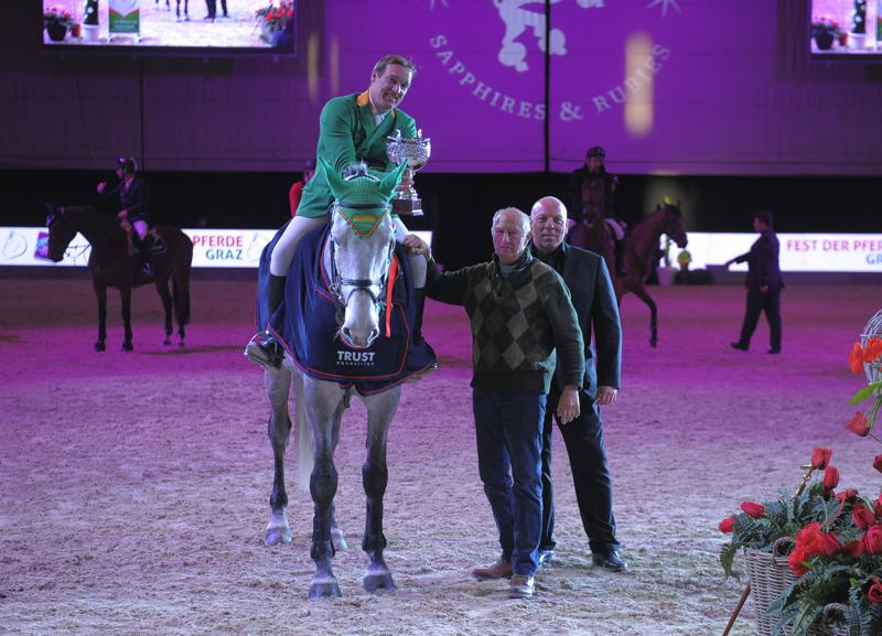 So sehen Sieger aus! Gerfried Puck und Carlos Primero entschieden die Big STY Jumping Competition für sich. © Fotoagentur Dill