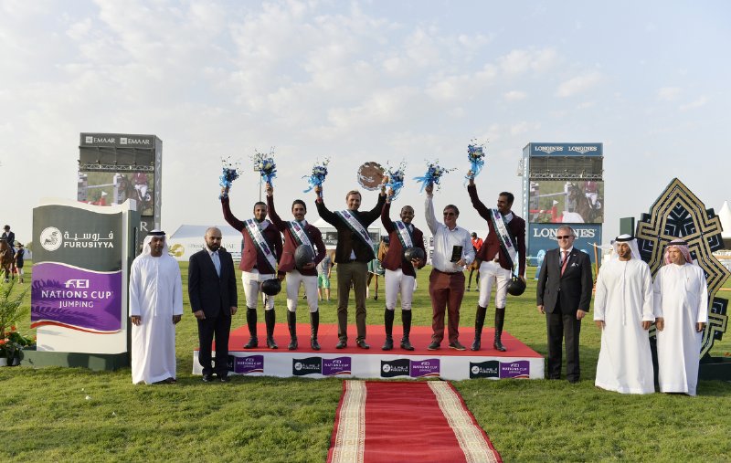 Die Siegerehrung vom Furusiyya FEI Nations Cup™ Jumping 2015 in Abu Dhabi (UAE): (v.l.n.r.) Faisal Al Ali )Vice-President Emirates Equestrian Federation), Patrick Aoun (Brand Manager Longines), die siegreichen Qatari Ali Yousef Al Rumaihi und Khalid Al Emadi, Chef d’Equipe Willem Meeus, Bassem Hassan Mohammed, Coach Jan Tops und Sheikh Ali Bin Khalid Al Thani, Stephan Ellenbruch (Foreign Judge), Saeed Mohammad Bin Hofaan Al Mansouri (Ghantoot Racing and Polo Club) und Ahmad Ali Al Nuami (General Manager Ghantoot Racing and Polo Club). © FEI/Richard Juilliart