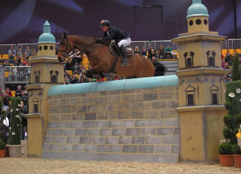 Für Vainqueur und Maximilian Schmid (GER) schienen sogar die 2,10 m kein Problem darzustellen. © Fotoagentur Dill