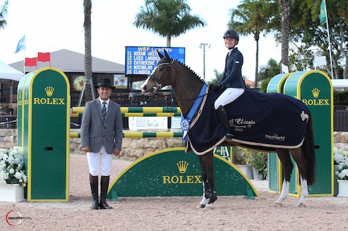 Paris Sellon and Belle in their winning presentation with ringmaster Gustavo Murcia. © Sportfot