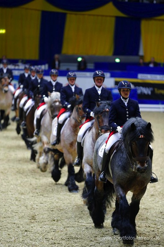 Kaltblutquadrille des Landgestüt NRW © www.sportfotos-lafrentz.de