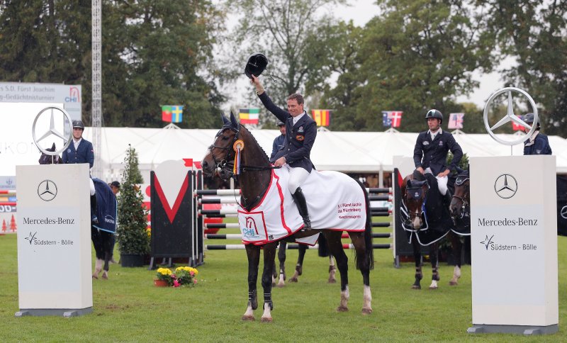 Sie sehen den Sieger des Großen Preises beim CHI Donaueschingen Toni Haßmann. © www.sportfotos-lafrentz.de