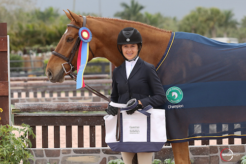 McKayla Langmeier and Castelli in their championship presentation © Sportfot