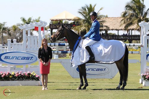 Alexander Zetterman and Flecu in their winning presentation with ESP Sponsorship Manager Whitney Stahl. © Sportfot