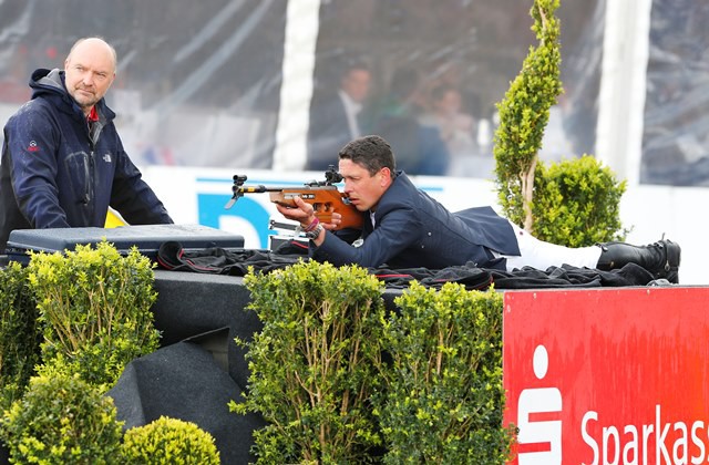 Favorit Armin Schäfer jun. zeigte sich erneut zielsicher und siegte im Reit-Biathlon der Sparkasse Osnabrück. © Thomas Hellmann