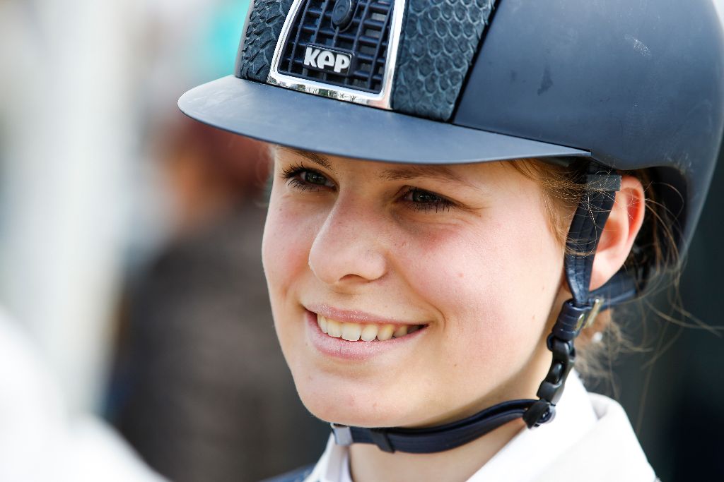 Jil-Marielle Becks freut sich über ihren ersten internationalen Sieg bei Horses & Dreams meets Australia. © Thomas Hellmann