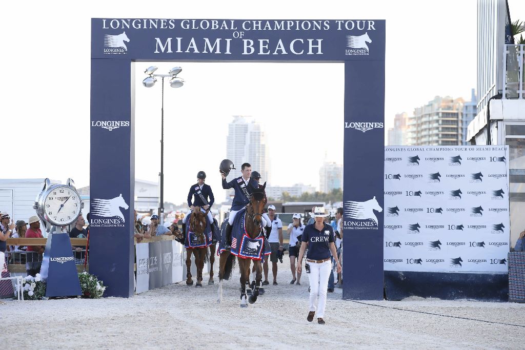 Scott Brash und Hello Sanctos bei der Siegerehrung im LGCT Grand Prix von Miami @Stefano Grasso/LGCT