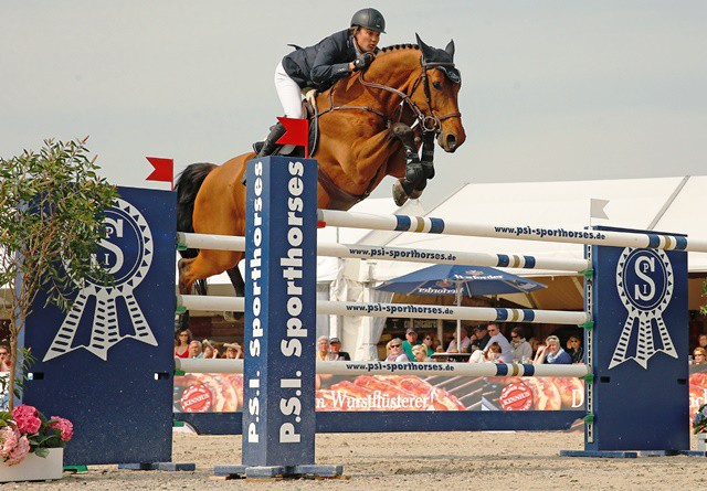 Cassio Rivetti (UKR) & Chataga. © Stefan Ladrentz