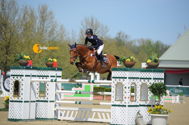 Dakota N zeigt mit Jenny Johansson (SWE) ihr Können und siegte im Finale der Siebenjährigen © Nicole Ciscato