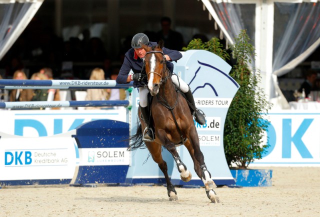 John Whitaker (GBR) und Ornellaia gewinnen die Qualifikation zu DKB-Riders Tour in Hagen. © Stefan Lafrentz