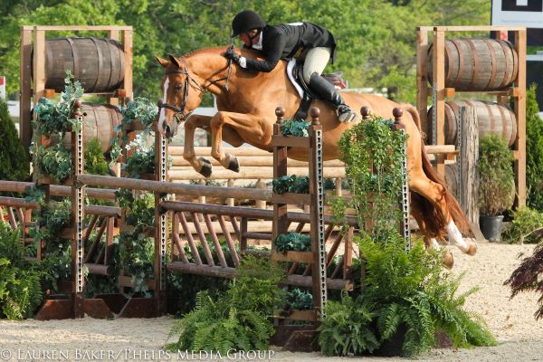 Jennifer Alfano and Jersey Boy won the $15,000 USHJA International Hunter Derby at the Kentucky Spring Horse Show. © Lauren Baker