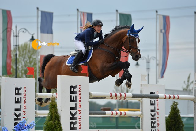Jugend vor! Natalia Belova (RUS) zeigte mit Cosimo 48 mit Rang zwei auf © Hervé Bonnaud