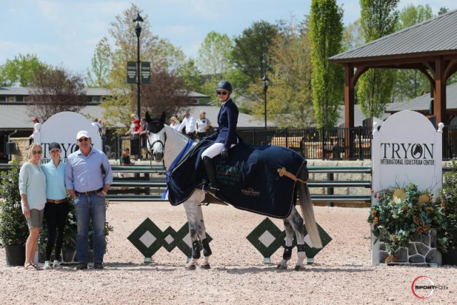 Candice King and Bugatti VDL in their winning presentation with Katherine, Nicole, and Mark Bellissimo © sportfot