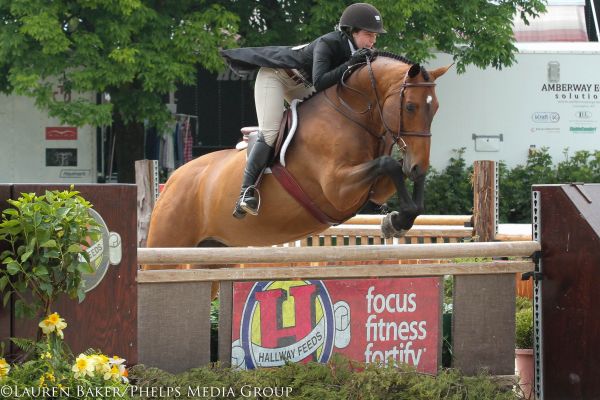 Kelli Cruciotti and Totem Pole. © Lauren Baker