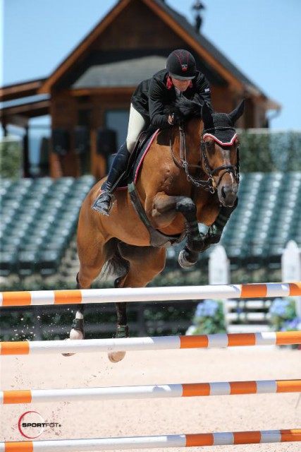 Nina Fagerstrom and Flower. © Sportfot