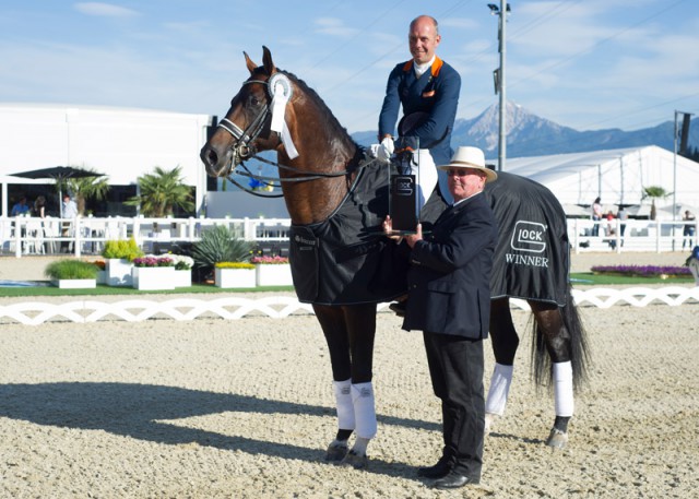 Show Director Franz-Peter Bockholt congratulates GLOCK Rider Hans Peter Minderhoud (NED) on his victory with GLOCK's Johnson TN. © Nini Schäbell