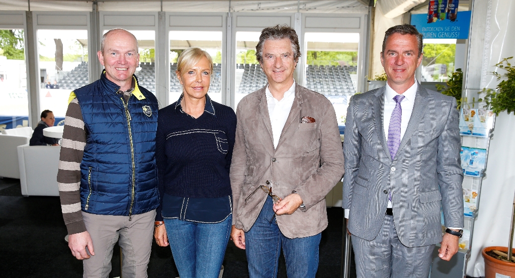 Pressekonferenz in Hamburg mit v.l. Reitmeister Hubertus Schmidt, Arlette Jasper-Kohl, Prof. Edwin Kohl und Christof Umbach. © Thomas Hellmann