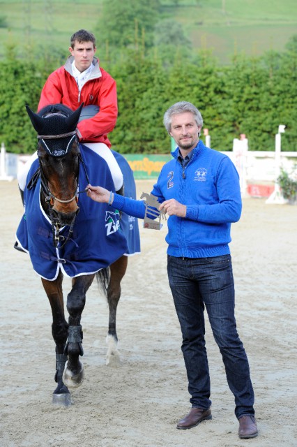 Konrad Pistolnig gratulierte dem jungen Grand Prix Sieger Thomas Reif. © Horse Sports Photo