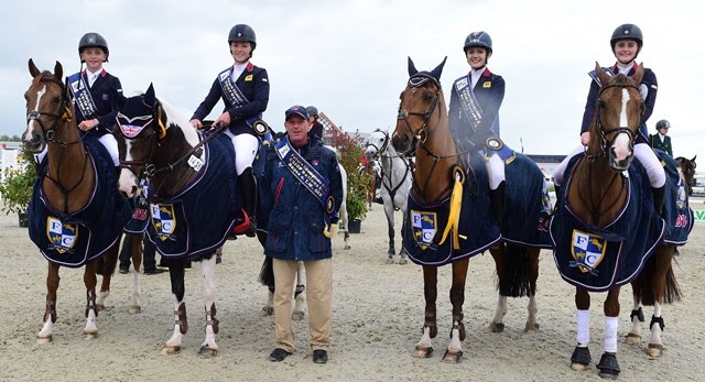 Das britische Pony-Team von Equipe Chef Matthew Lanni siegt im Nationenpreis. © Fotodesign gr. Feldhaus