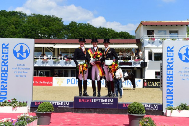 Das Podium der Deutschen Meisterschaft Dressur: Kristina Sprehe, Isabell Werth und Jessica von Bredow-Werndl. © Mark gr. Feldhaus