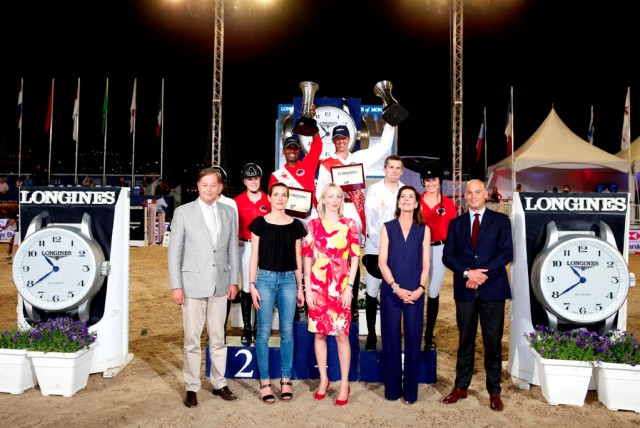 Die Siegerehrung nach der Teamprüfung mit den Siegern Abdelkebir Ouaddar (MOR) und Iñigo Lopez de la Osa Escribano (ESP) und dem Siegerkomitee © LGCT / Stefano Grasso