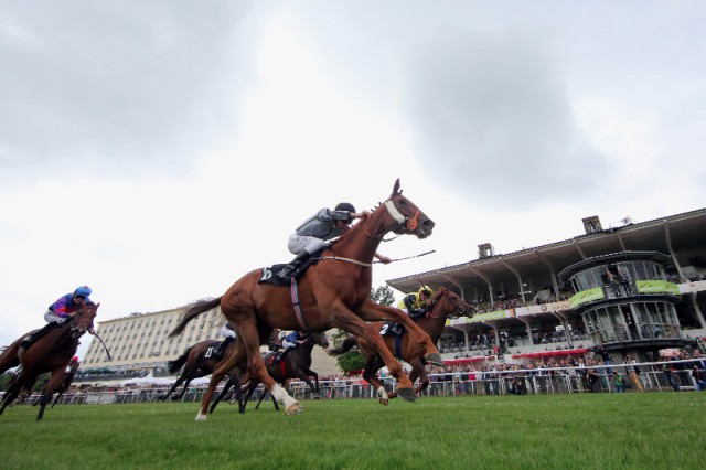 Odeliz gewinnt mit Jockey Adrie de Vries das Franz-Günther von Gaertner-Gedächtnisrennen © Sorge