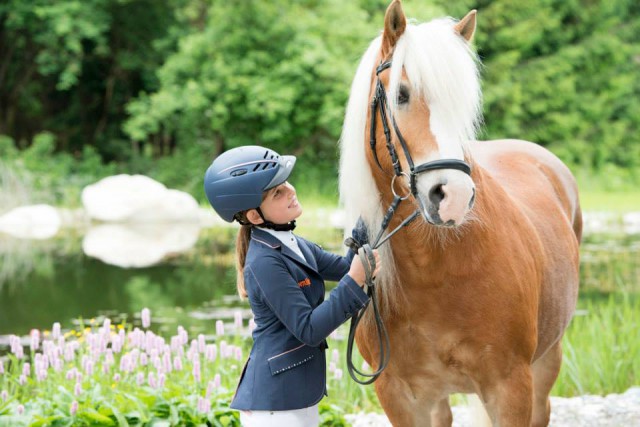 So klein und schon oho! Jasmin Pirker beim Fotoshooting mit Stefan Leitner. © Flo Pabst