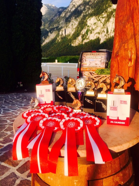 ​Sooooo viele Schleifen holte Angela Hergeth in Kitzbühel! © Privat​