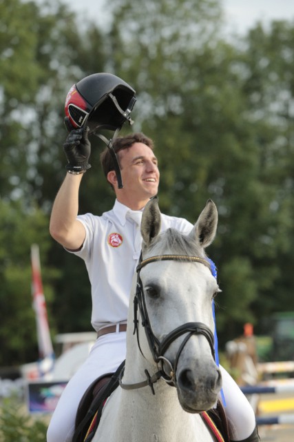 Der strahlende Sieger im 1.TB der Elité Fixkraft Trophy: Maximlian Schmid (GER) © Brunnmayr Fotografie & Design