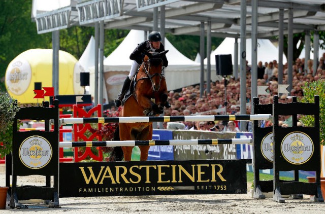 Siegten 2014 in Balve im Preis der Warsteiner Brauerei - Sebastian Karshüning aus Borken und die Stute Taquila. © Dietmar Reker