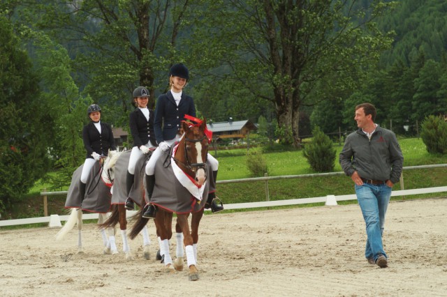 Die Medaillenträgerinnen der Tiroler Pony Meisterschaft: Elisabeth von Wulffen, Hanna Partl und Pia-Luisa Aufinger. © R. Glaser