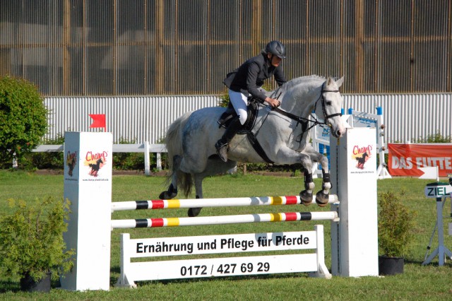 Anna Ziesmann Hubertus Raisdorf IImit Coralo